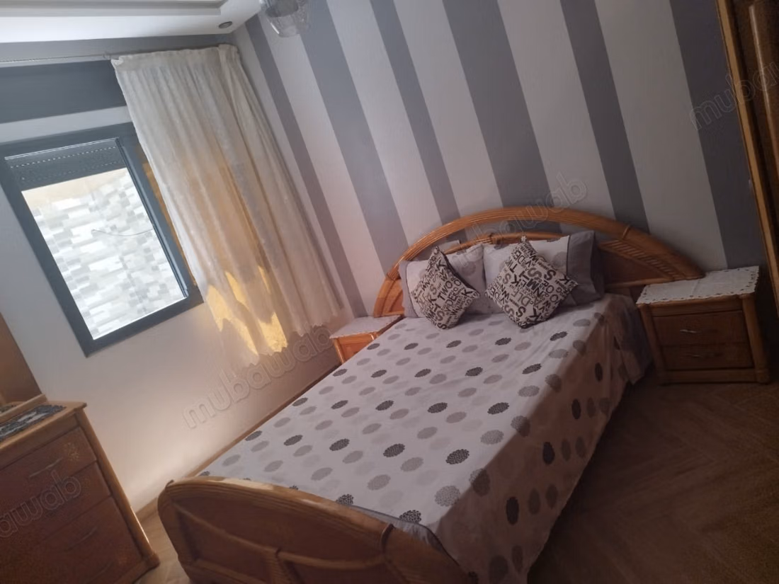 Bel appartement à louer au port. 2 excellentes chambres. Meublé