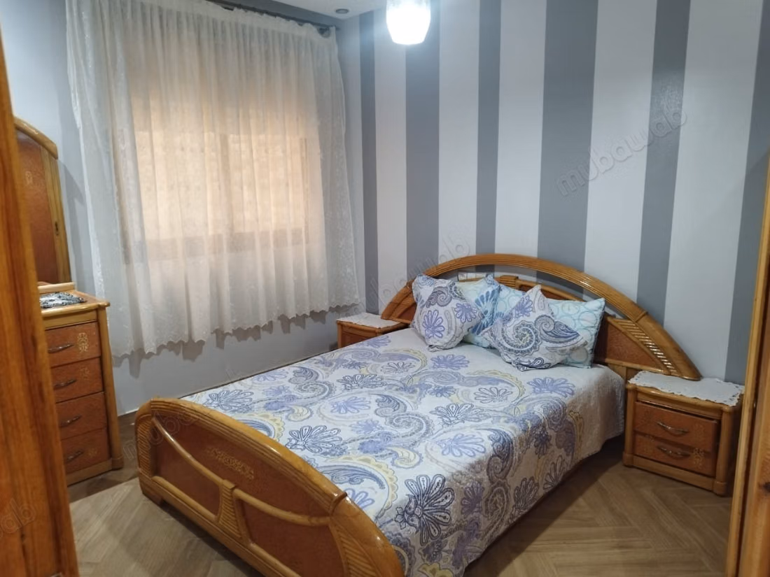 Bel appartement à louer au port. 2 excellentes chambres. Meublé