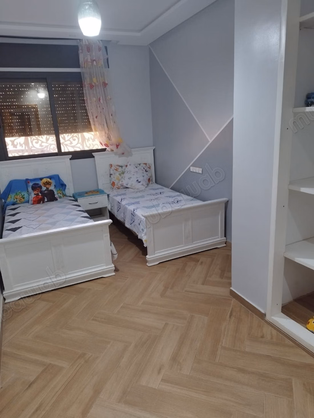 Bel appartement à louer au port. 2 excellentes chambres. Meublé