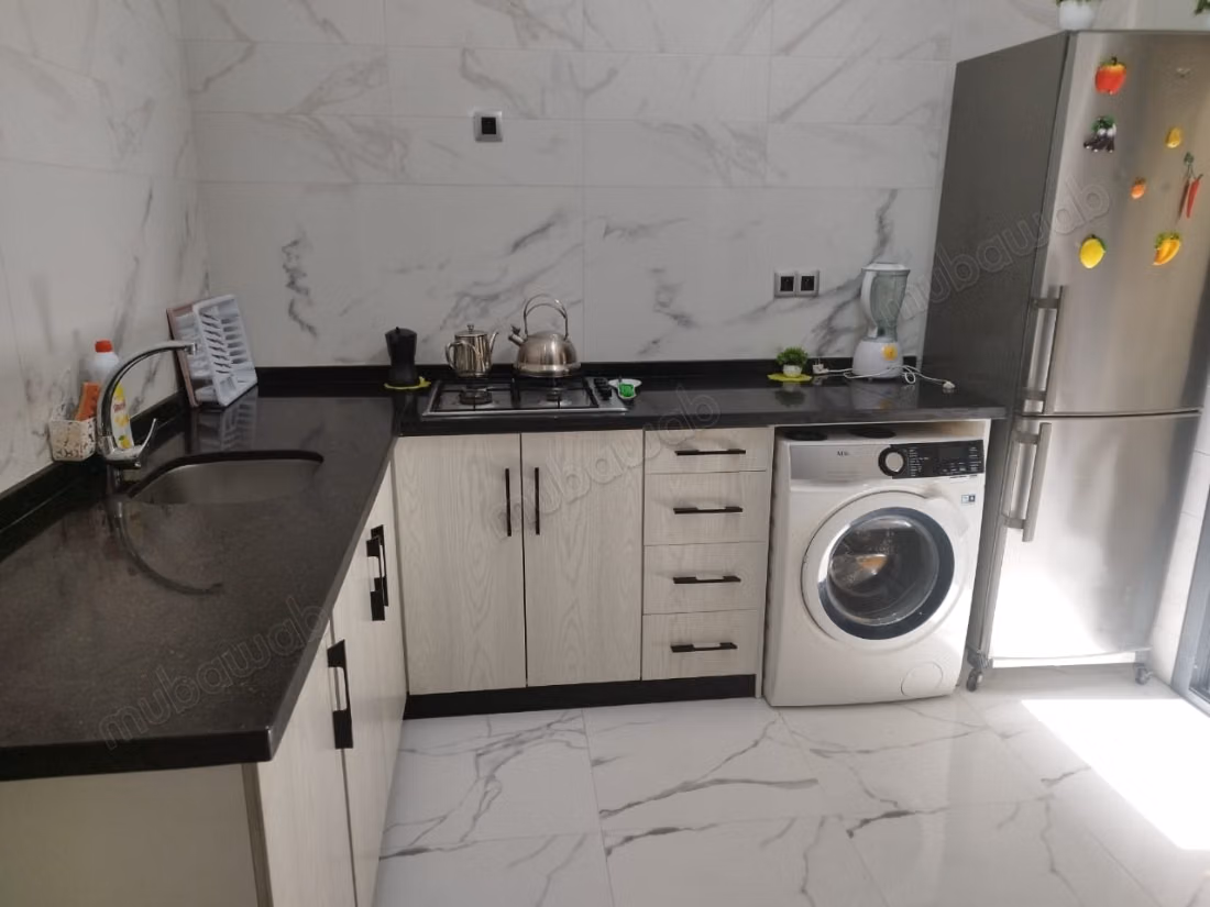 Bel appartement à louer au port. 2 excellentes chambres. Meublé
