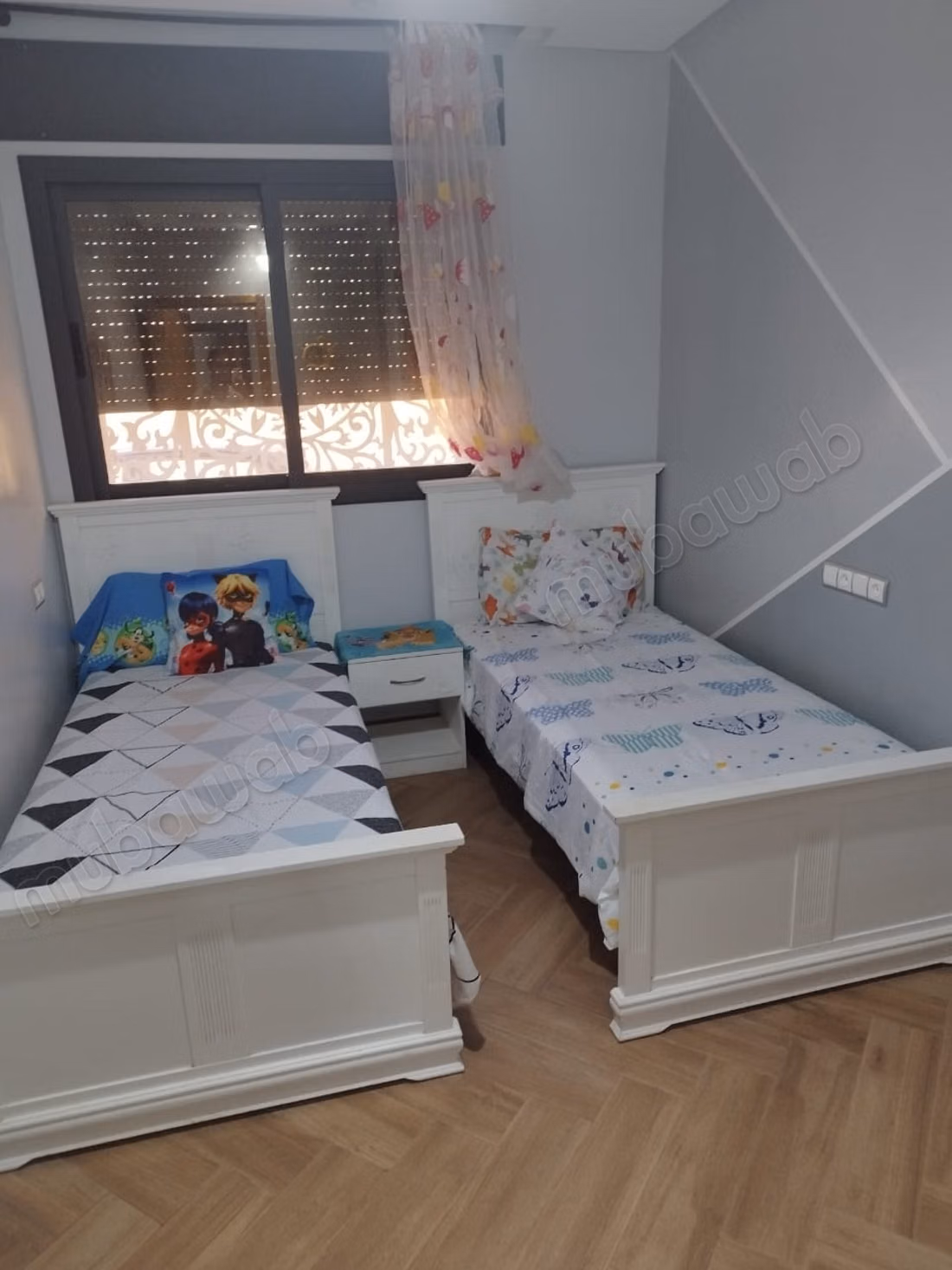 Bel appartement à louer au port. 2 excellentes chambres. Meublé