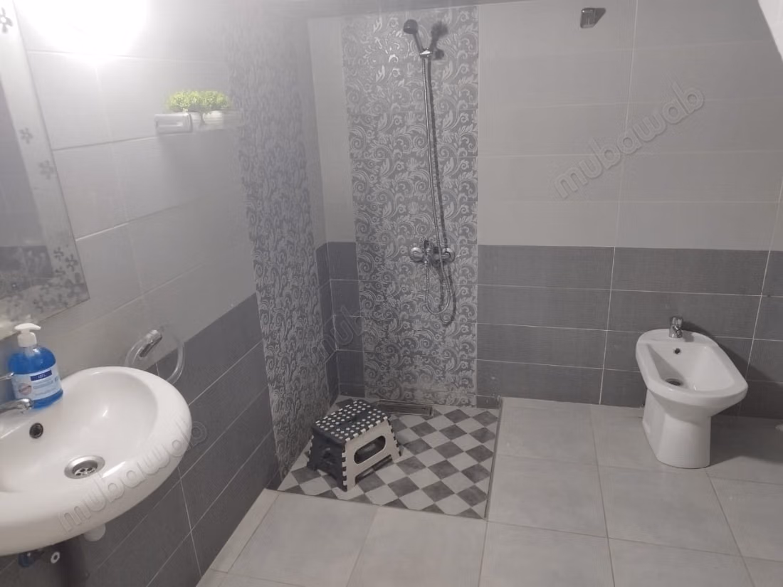 Bel appartement à louer au port. 2 excellentes chambres. Meublé