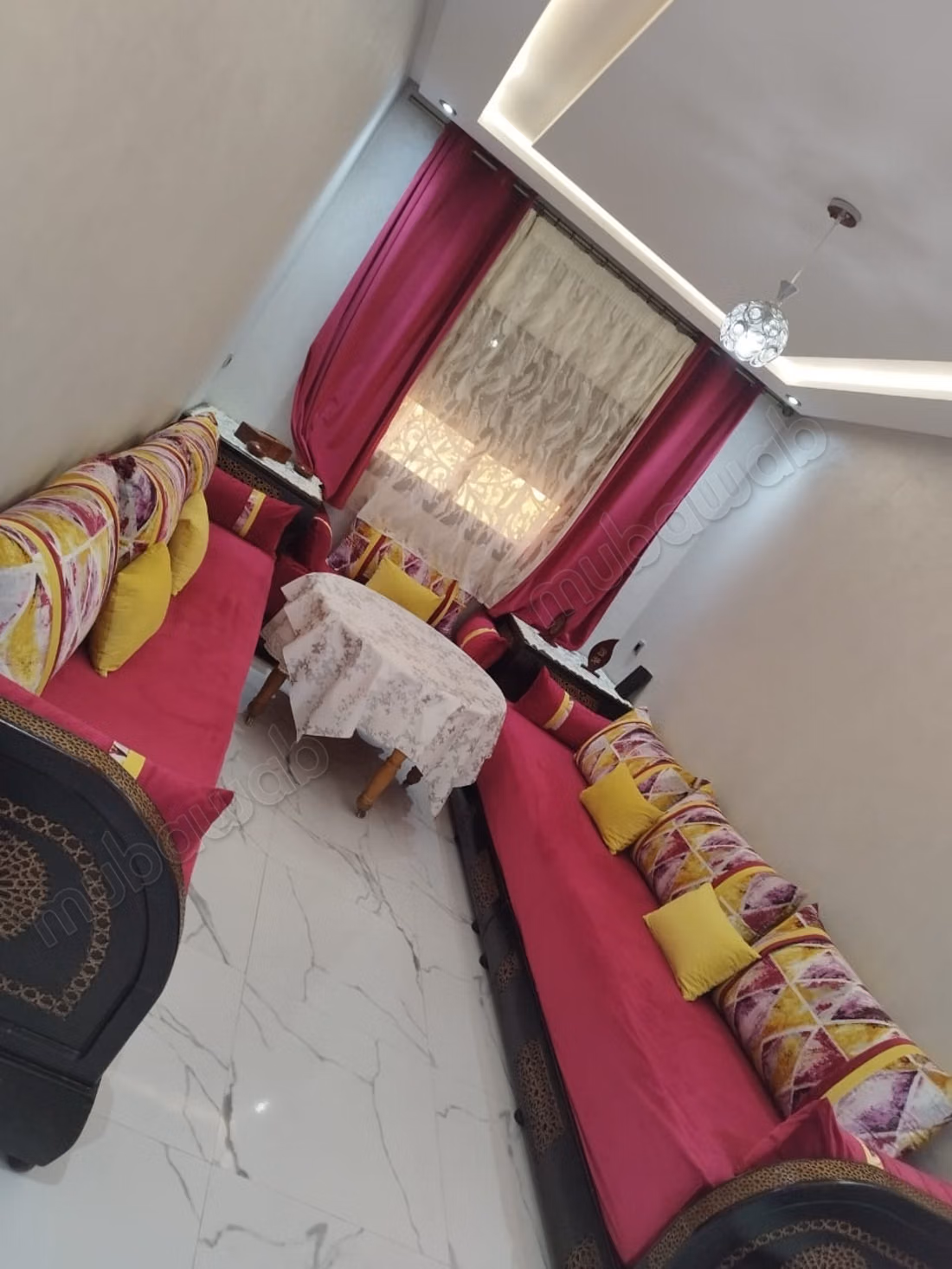 Bel appartement à louer au port. 2 excellentes chambres. Meublé