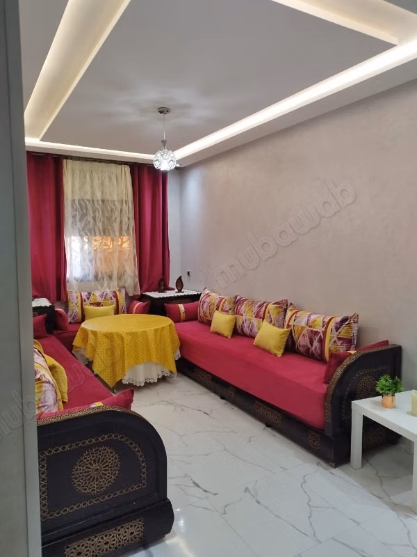 Bel appartement à louer au port. 2 excellentes chambres. Meublé
