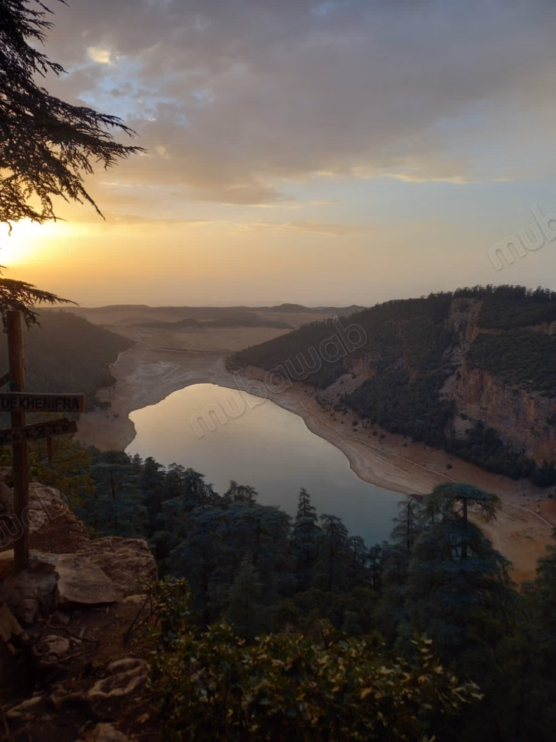 Terrain en vente à Aguelmam Azegza.
Surface totale 280000 m²