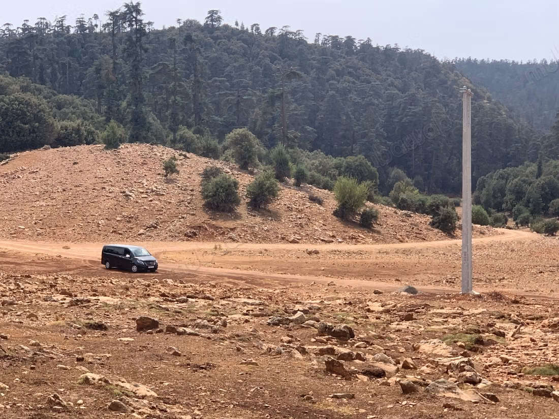 Terrain en vente à Aguelmam Azegza.
Surface totale 280000 m²