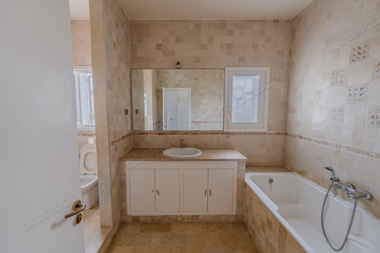 Casa in affitto a La Marsa Ville. 4 camere. Doppi vetri, porta blindata