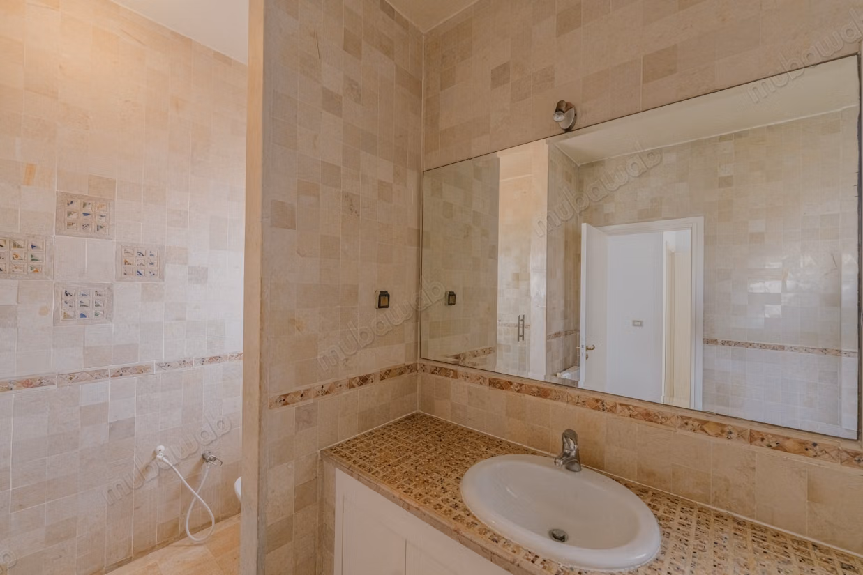 Casa in affitto a La Marsa Ville. 4 camere. Doppi vetri, porta blindata