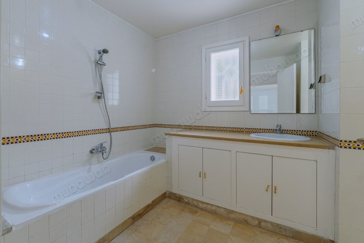 Casa in affitto a La Marsa Ville. 4 camere. Doppi vetri, porta blindata