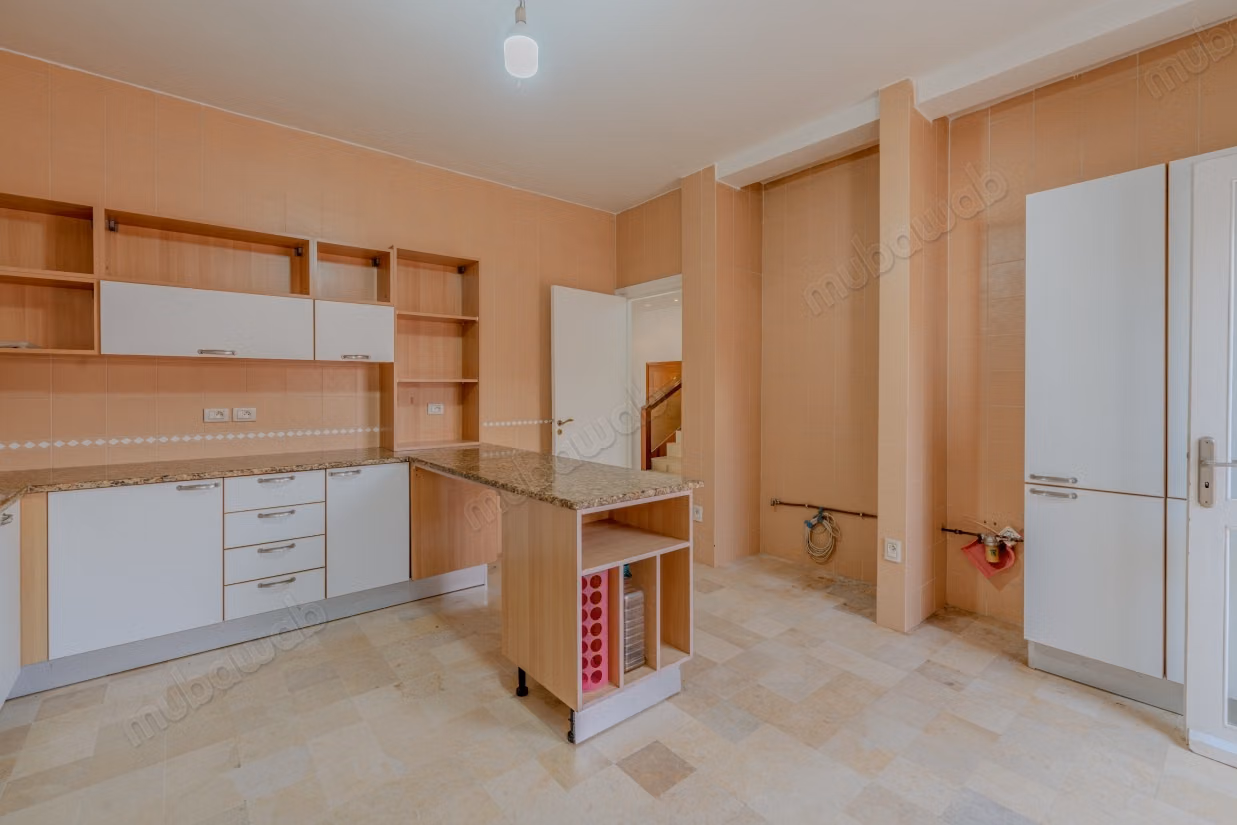 Casa in affitto a La Marsa Ville. 4 camere. Doppi vetri, porta blindata