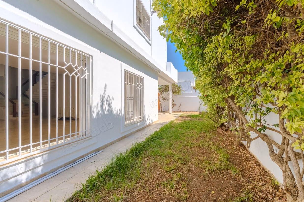 Casa in affitto a La Marsa Ville. 4 camere. Doppi vetri, porta blindata