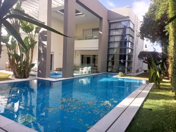 Villa de trés haut standing vente à menzah 5