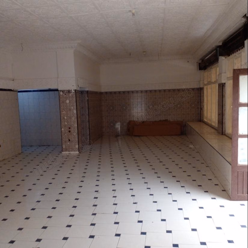 Local commercial en location à Hay Dakhla.
Surface de 460 m²