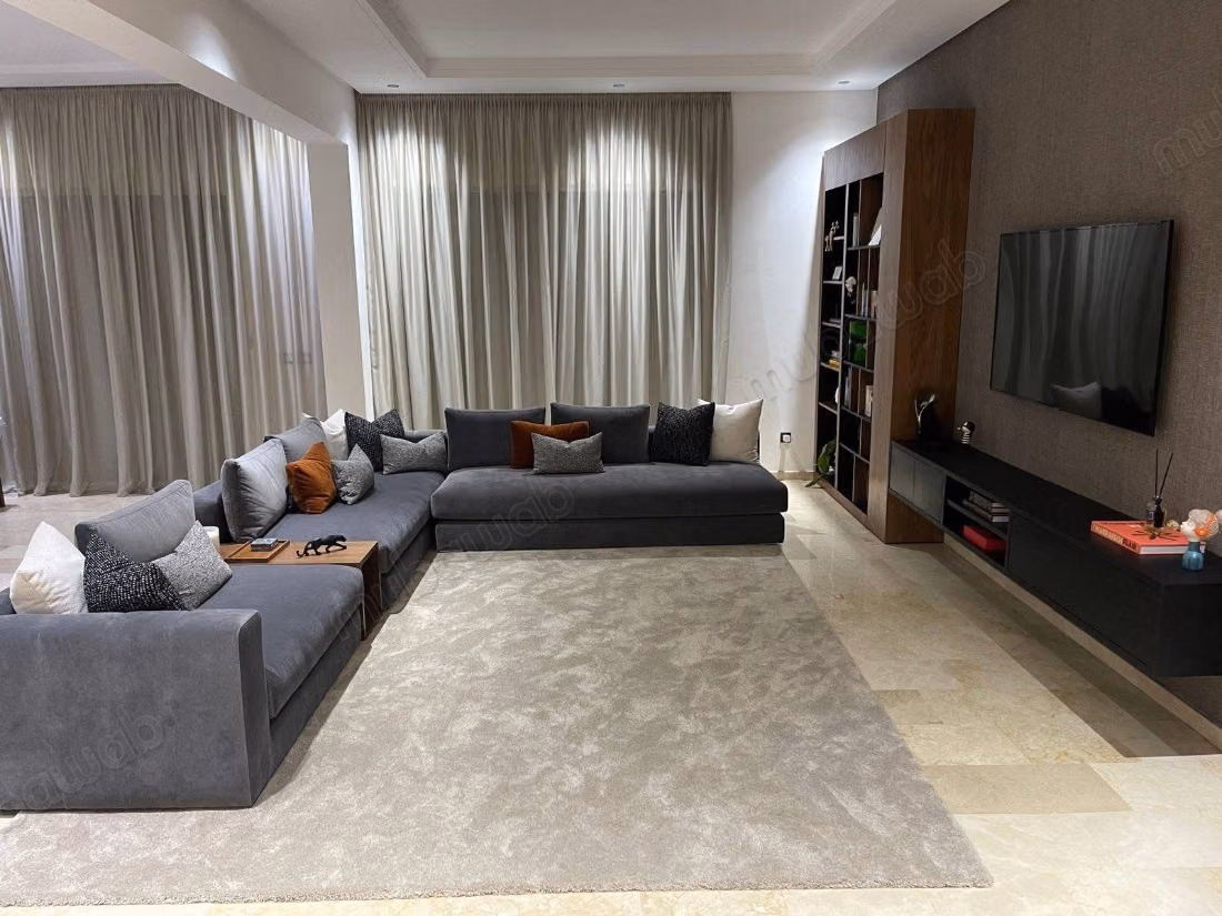 Villa de luxe à vendre à Bouskoura. 4 chambres. Places de stationnement et jardin