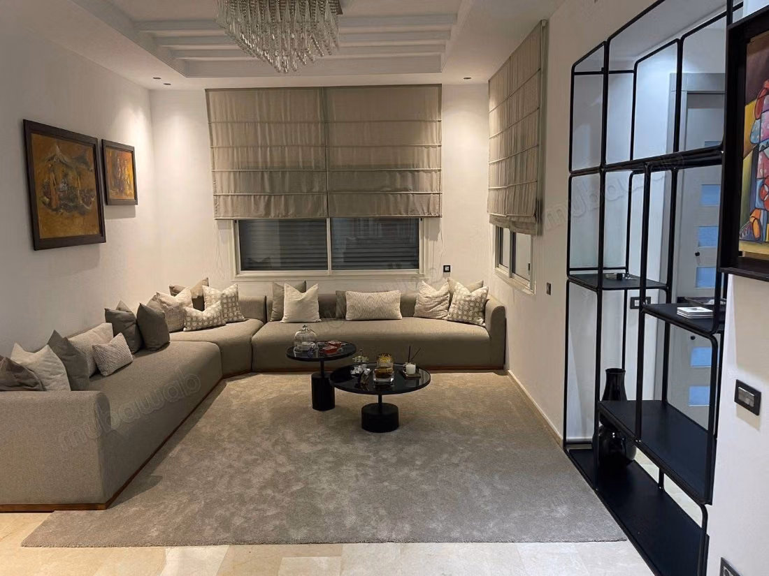 Villa de luxe à vendre à Bouskoura. 4 chambres. Places de stationnement et jardin