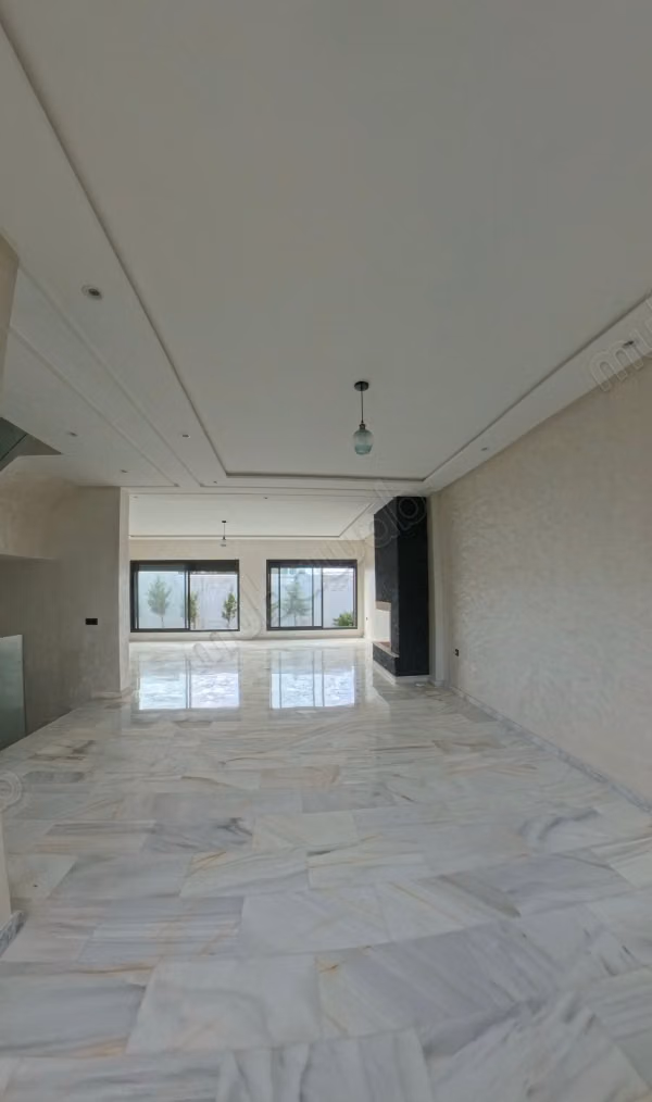 Villa di lusso in vendita a Harhoura. Grande area di 365 m². Piscina, aria condizionata