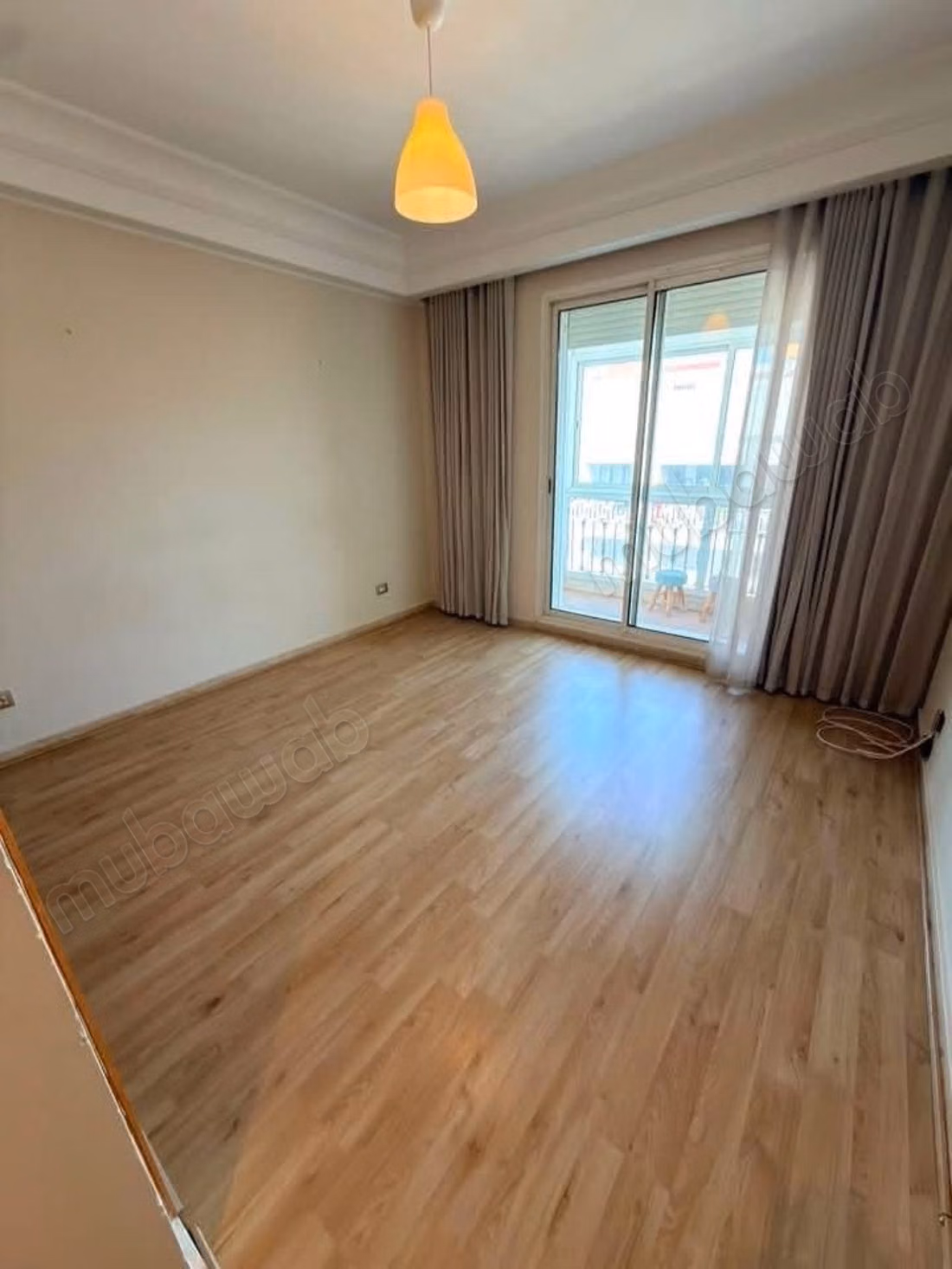 Superb empty apartment with 2 bedrooms, CFC
