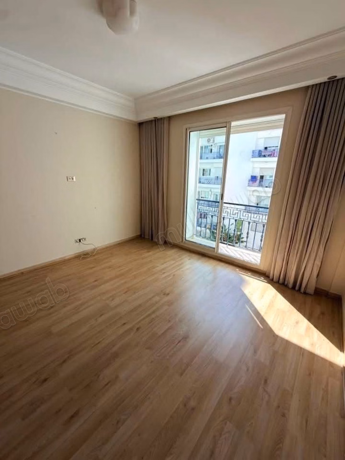 Superb empty apartment with 2 bedrooms, CFC
