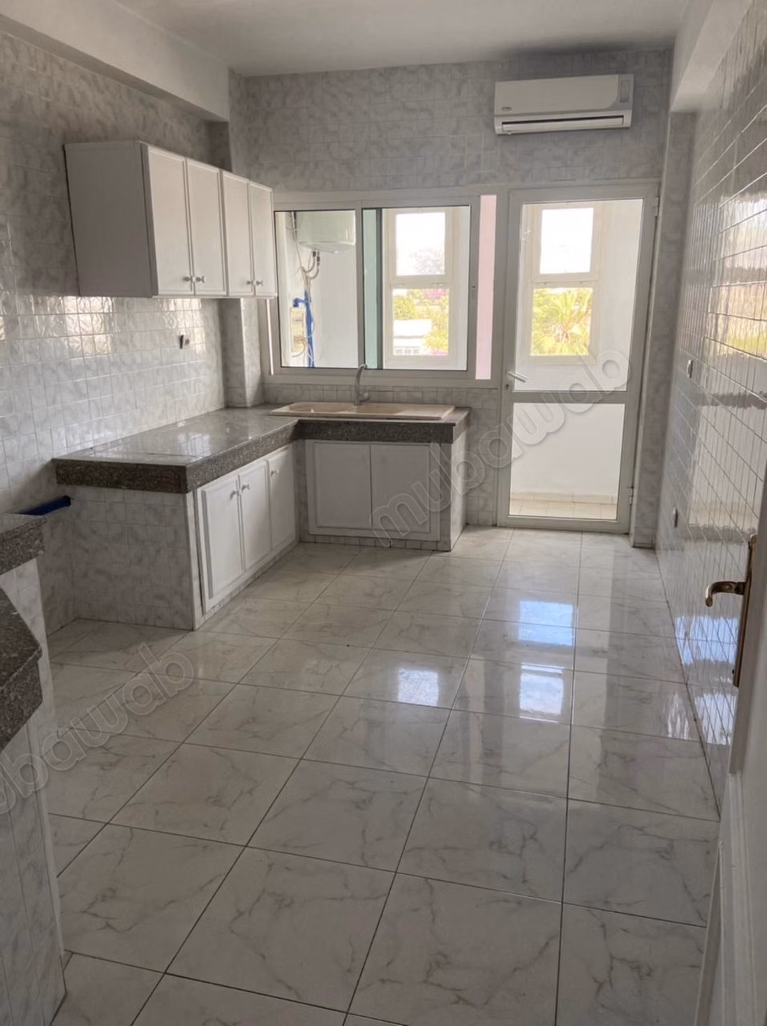 Alquiler de un apartamento en Agdal. 3 habitaciones. Ascensor y terraza