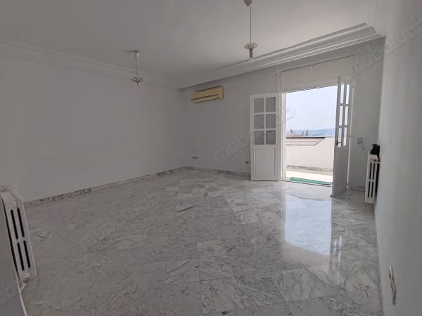 A louer un appartement S3, Ennasr 1