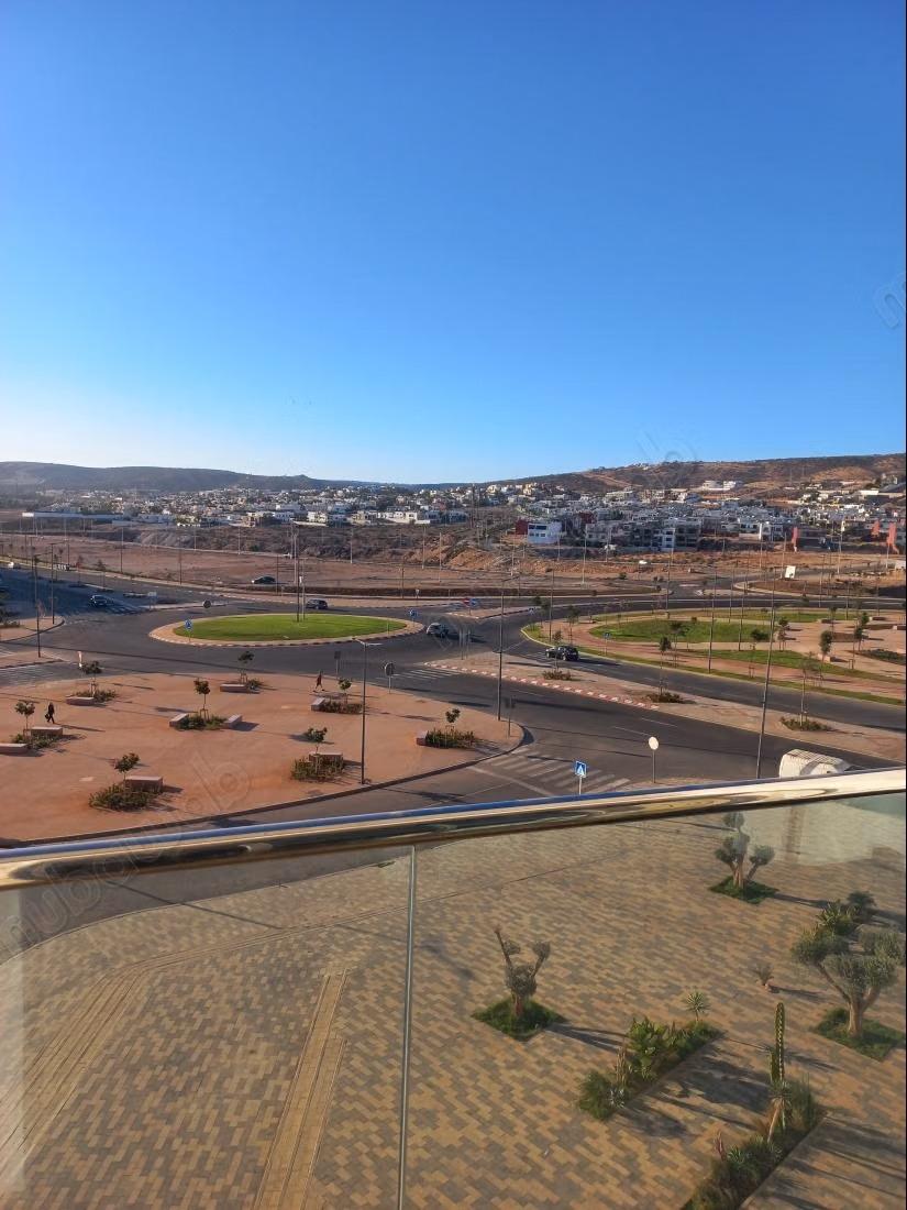 Apartamentos en alquiler en Hay Mohammadi. 3 habitaciones agradables. Garaje y terraza