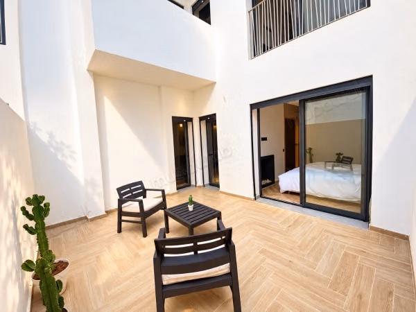Superbo appartamento vuoto con 3 camere a Maarif