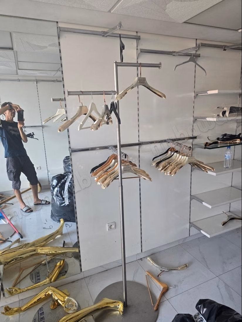 À louer – magasin prêt pour boutique de vêtements ou