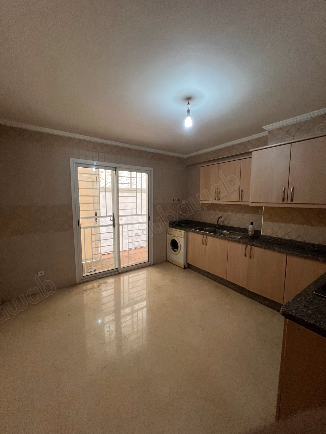 Leeg appartement met 3 slaapkamers op de Anfa Boulevard