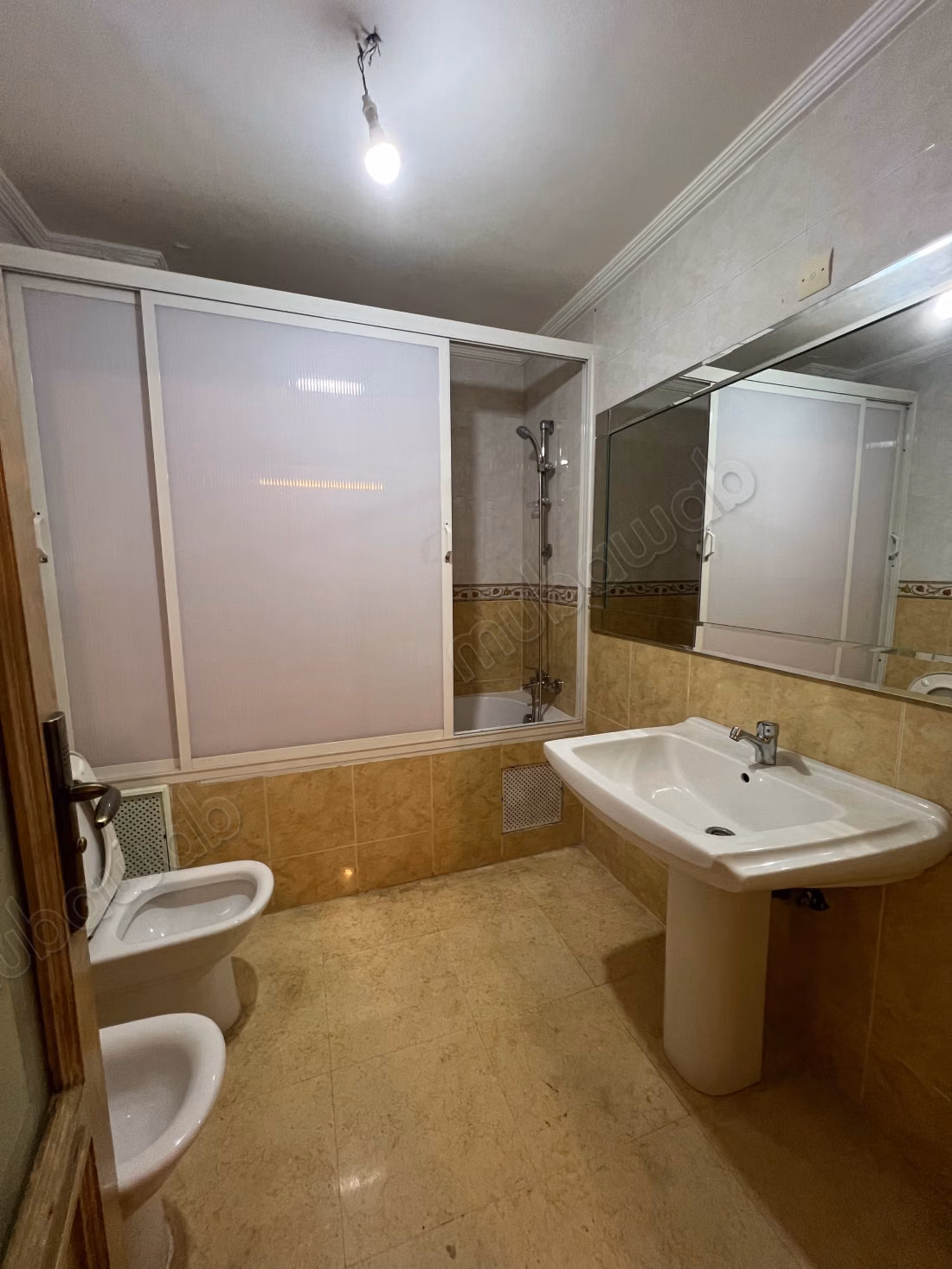 Leeg appartement met 3 slaapkamers op de Anfa Boulevard