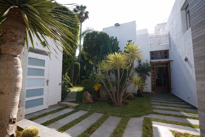 Beautiful furnished villa for rent in Anfa with a pool