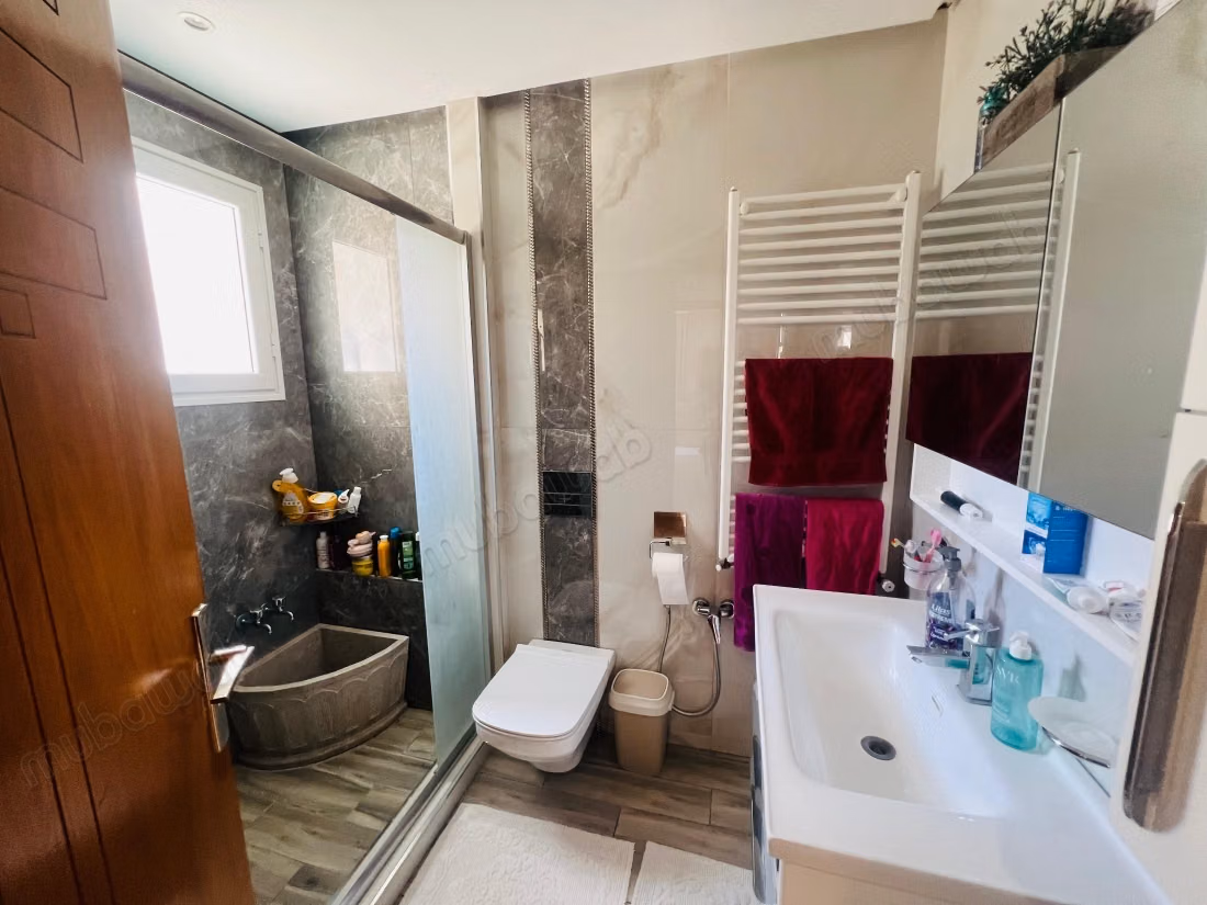 A vendre un appartement en S2 de120m²