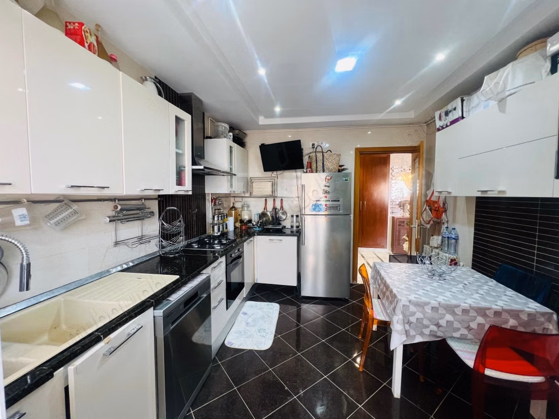 A vendre un appartement en S2 de120m²