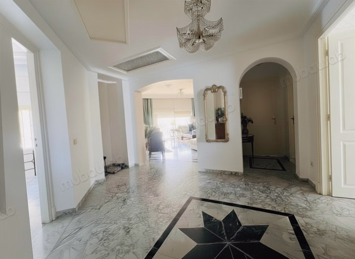 A vendre un appartement en S4 de 178m²