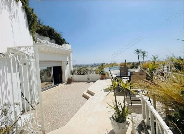 For sale a 178m² apartment