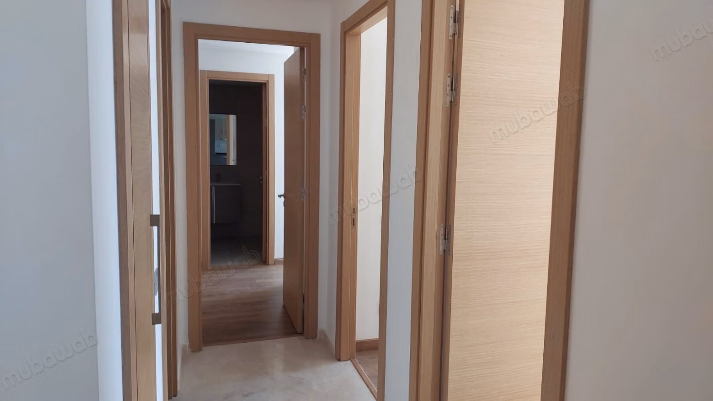 Très bel appartement en location à Riyad. 4 pièces confortables. Ascenseur et terrasse