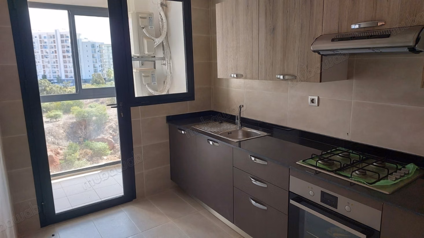 Très bel appartement en location à Riyad. 4 pièces confortables. Ascenseur et terrasse