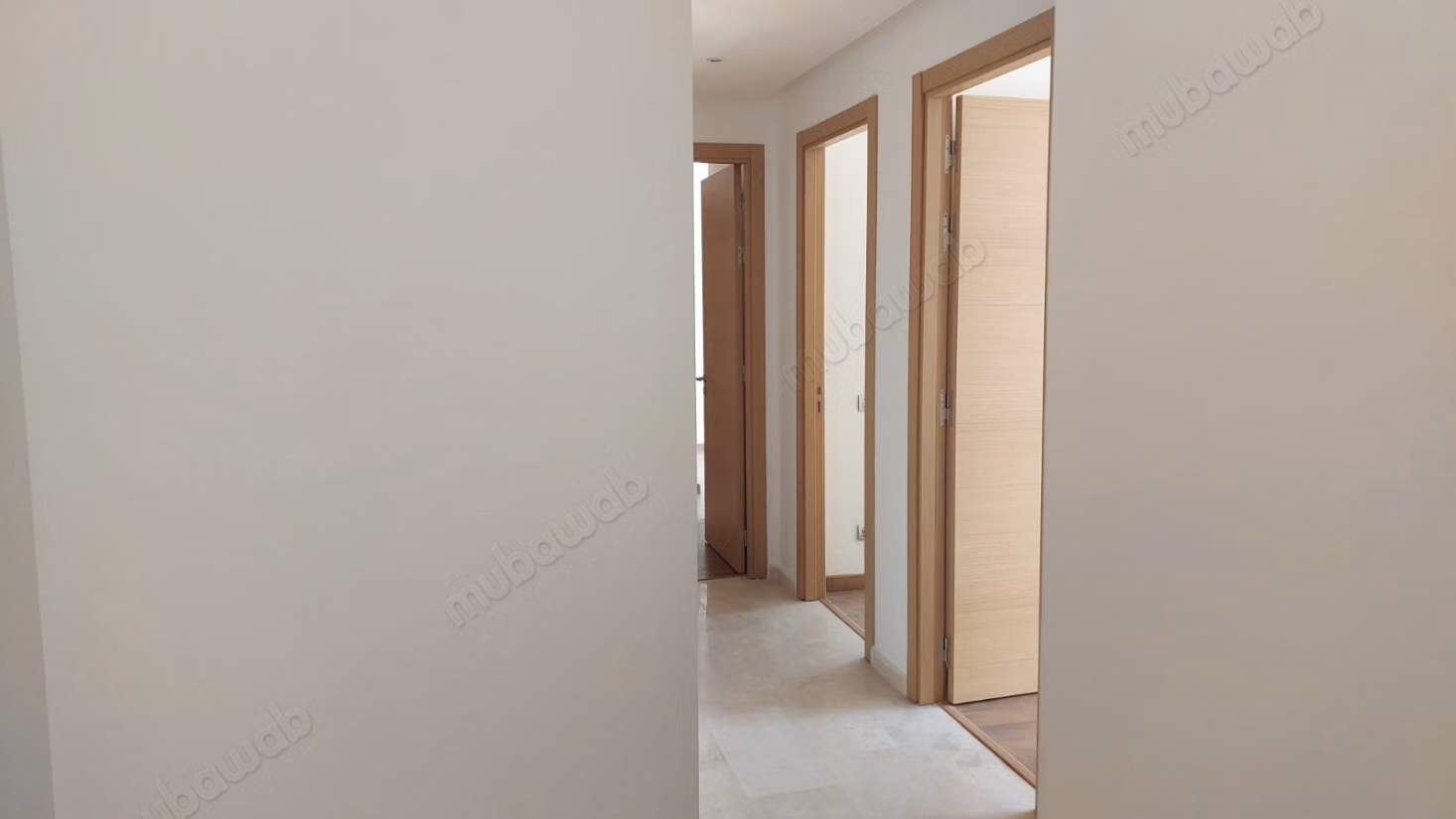 Très bel appartement en location à Riyad. 4 pièces confortables. Ascenseur et terrasse