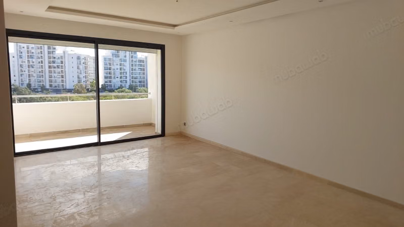 Very nice apartment for rent in Riyad. 4 comfortable rooms. Elevator and terrace