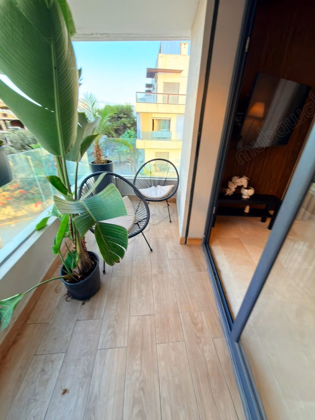 Te huur – luxe gemeubileerde studio met terras