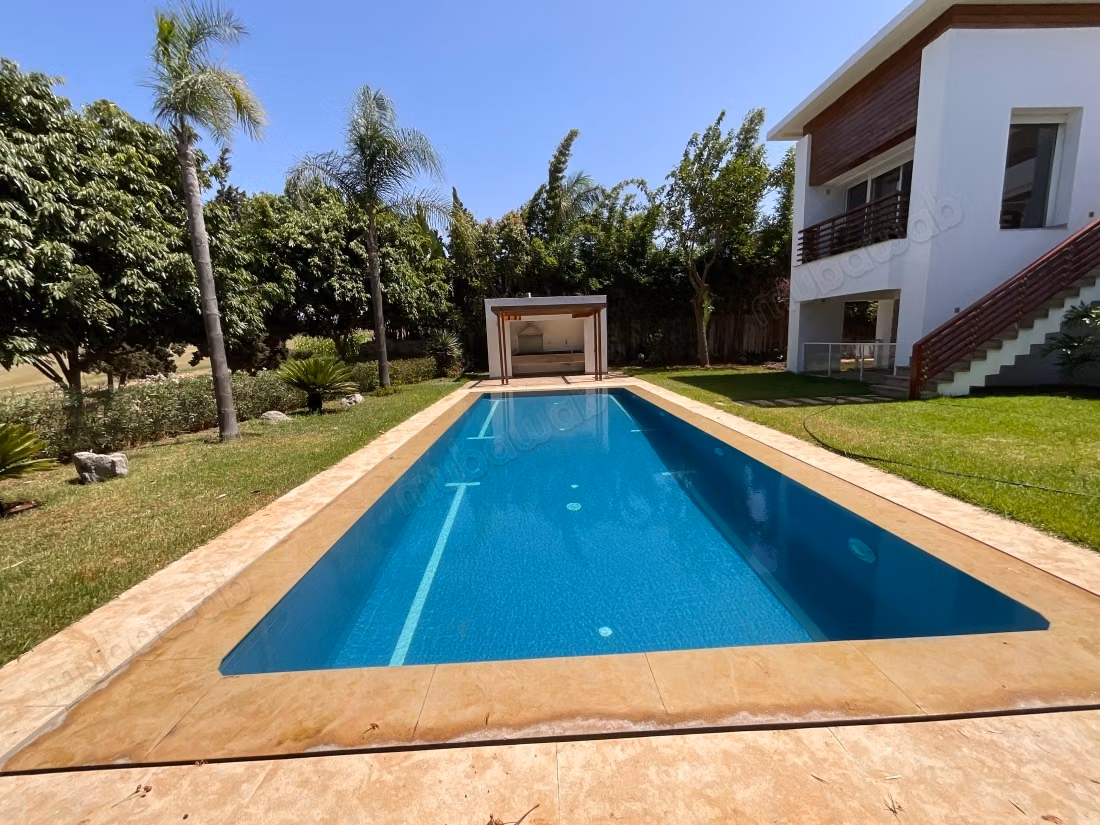 Villa fronte golf città verde