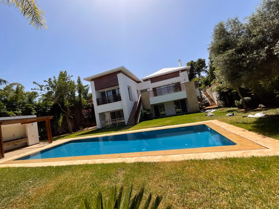 Villa fronte golf città verde