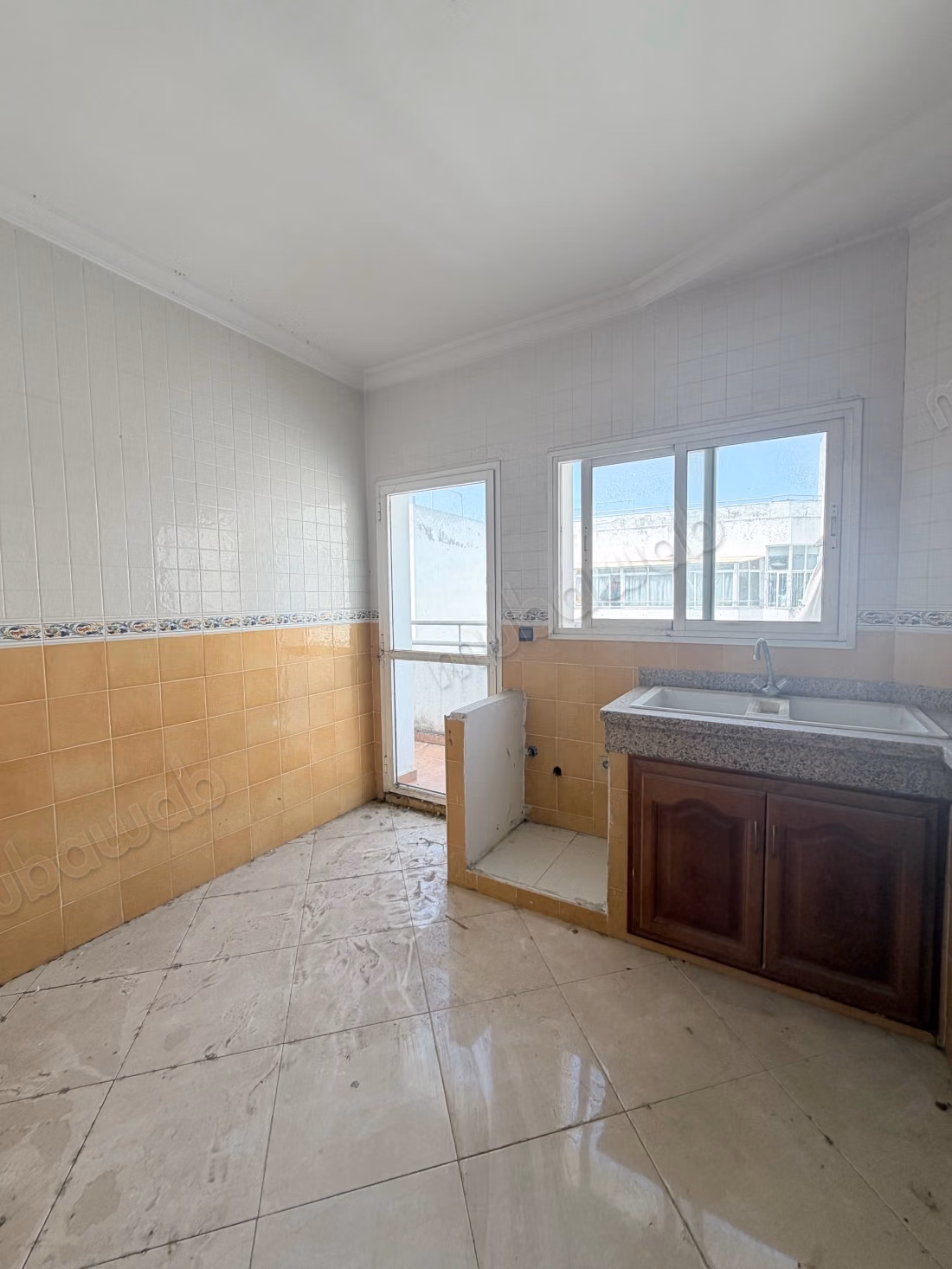 Stad, dichtbij de zee Verkoop van een mooi appartement in het stadscentrum, dichtbij de zee