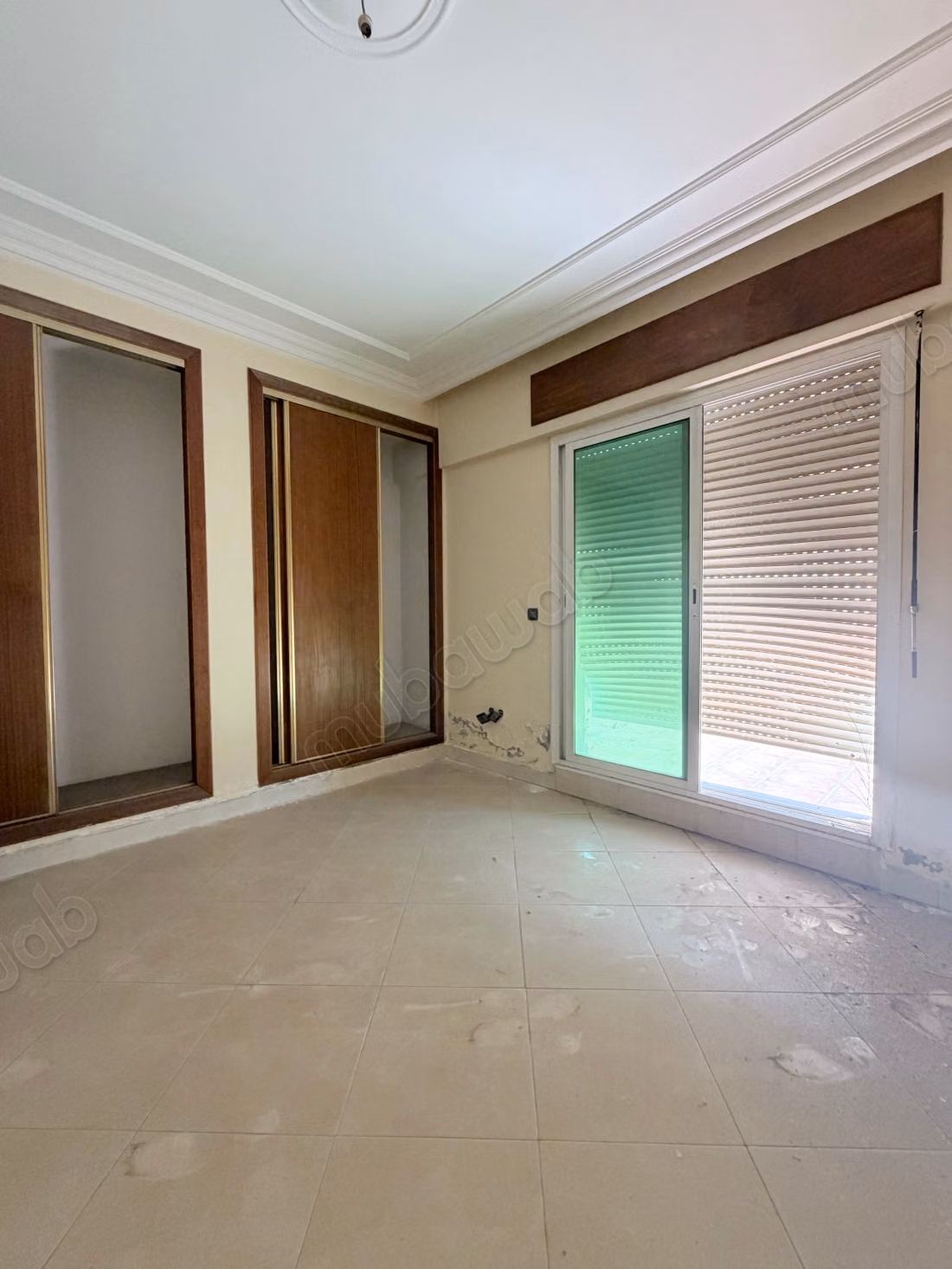 Stad, dichtbij de zee Verkoop van een mooi appartement in het stadscentrum, dichtbij de zee