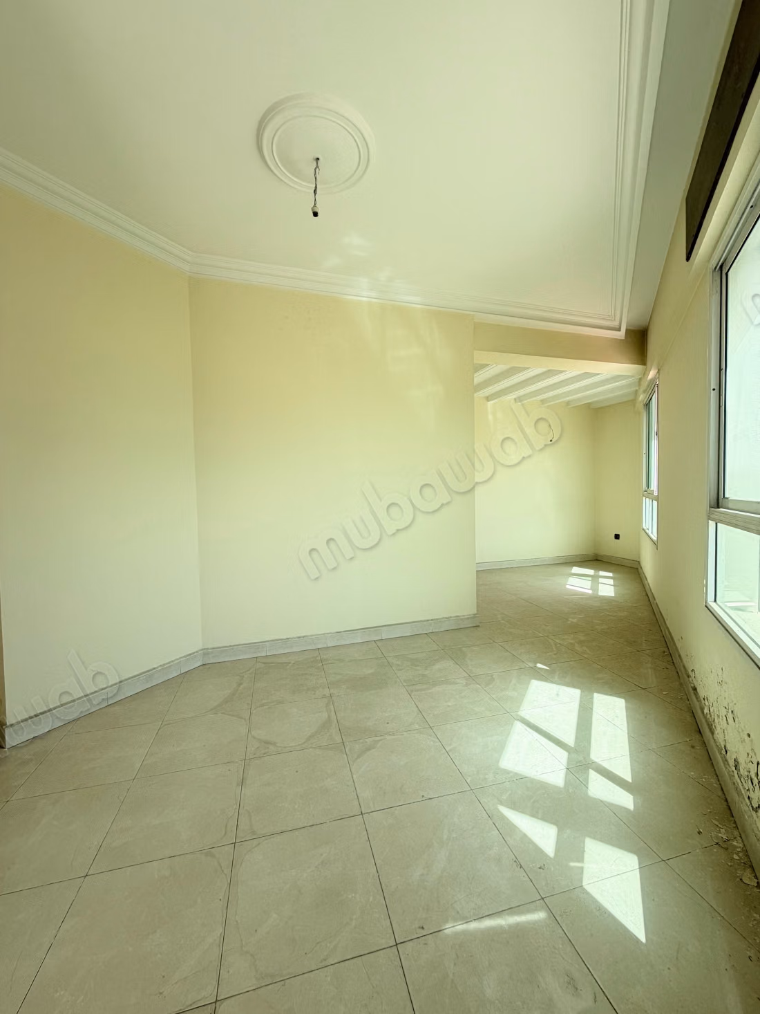 Stad, dichtbij de zee Verkoop van een mooi appartement in het stadscentrum, dichtbij de zee