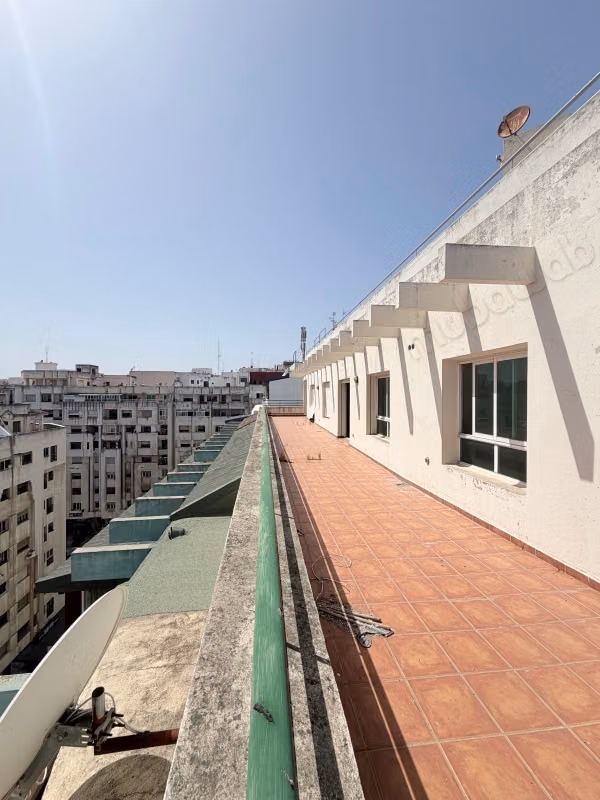 Stad, dichtbij de zee Verkoop van een mooi appartement in het stadscentrum, dichtbij de zee
