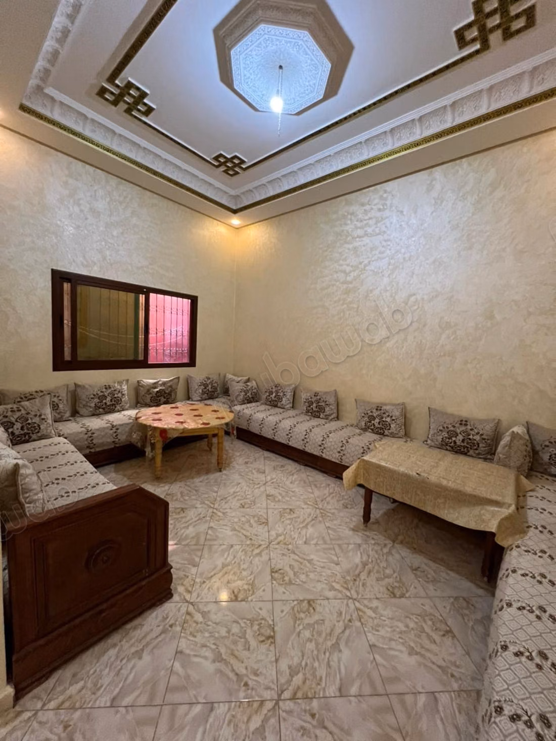 Apartamentos en alquiler en Moulay Yacoub. Área 80 m². Antena parabólica y seguridad.
