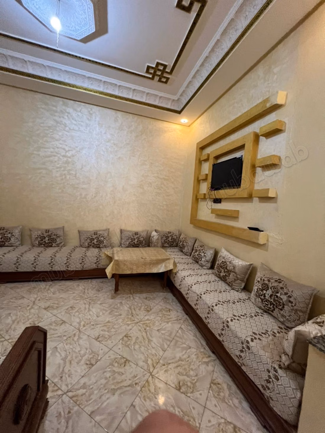Apartamentos en alquiler en Moulay Yacoub. Área 80 m². Antena parabólica y seguridad.