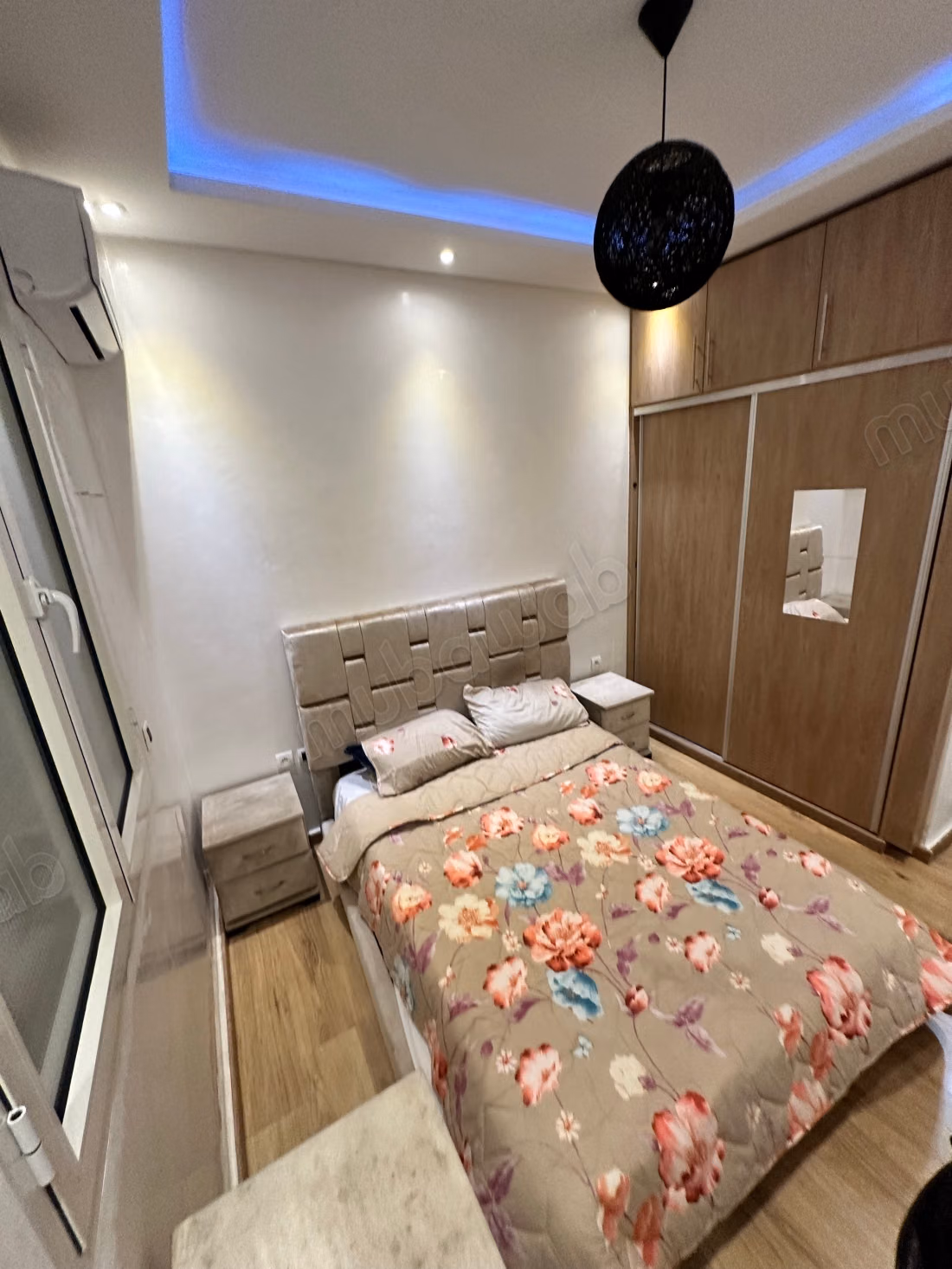 Louez cet appartement à Hay Mabrouka. 
2 chambres agréables. 
Téléviseur