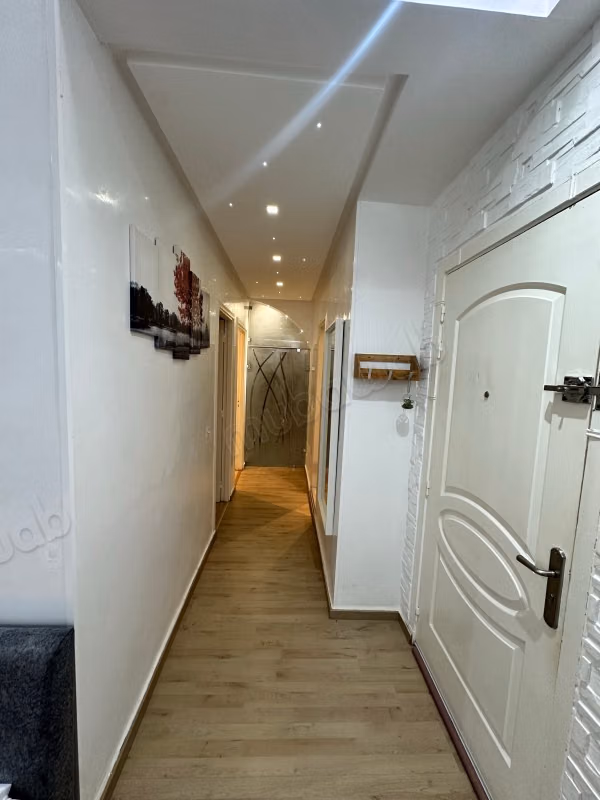 Affitta questo appartamento a Hay Mabrouka. 2 camere accoglienti. TV