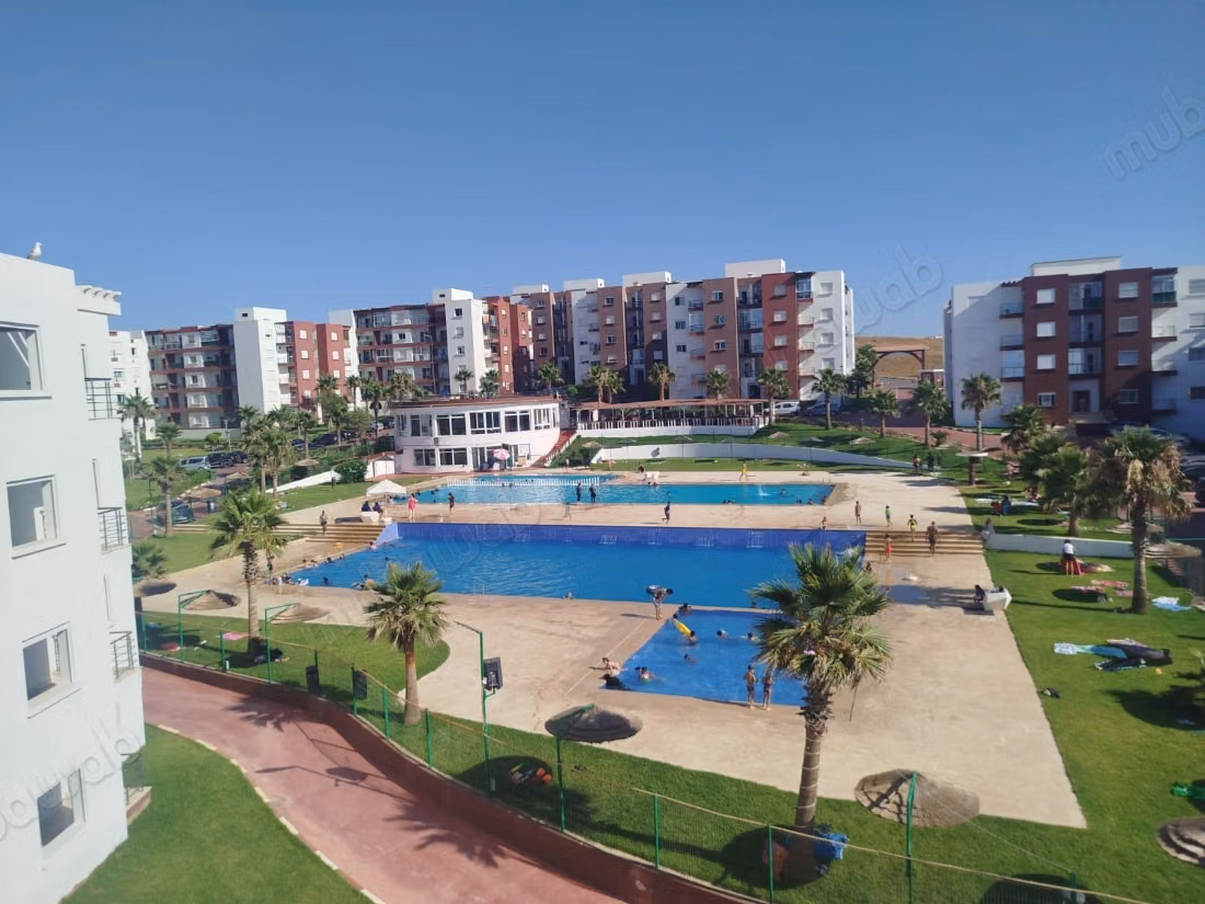 Appartements à louer à Asilah. 3 chambres excellentes. Environnement calme avec vue sur la montagne, chauffage central
